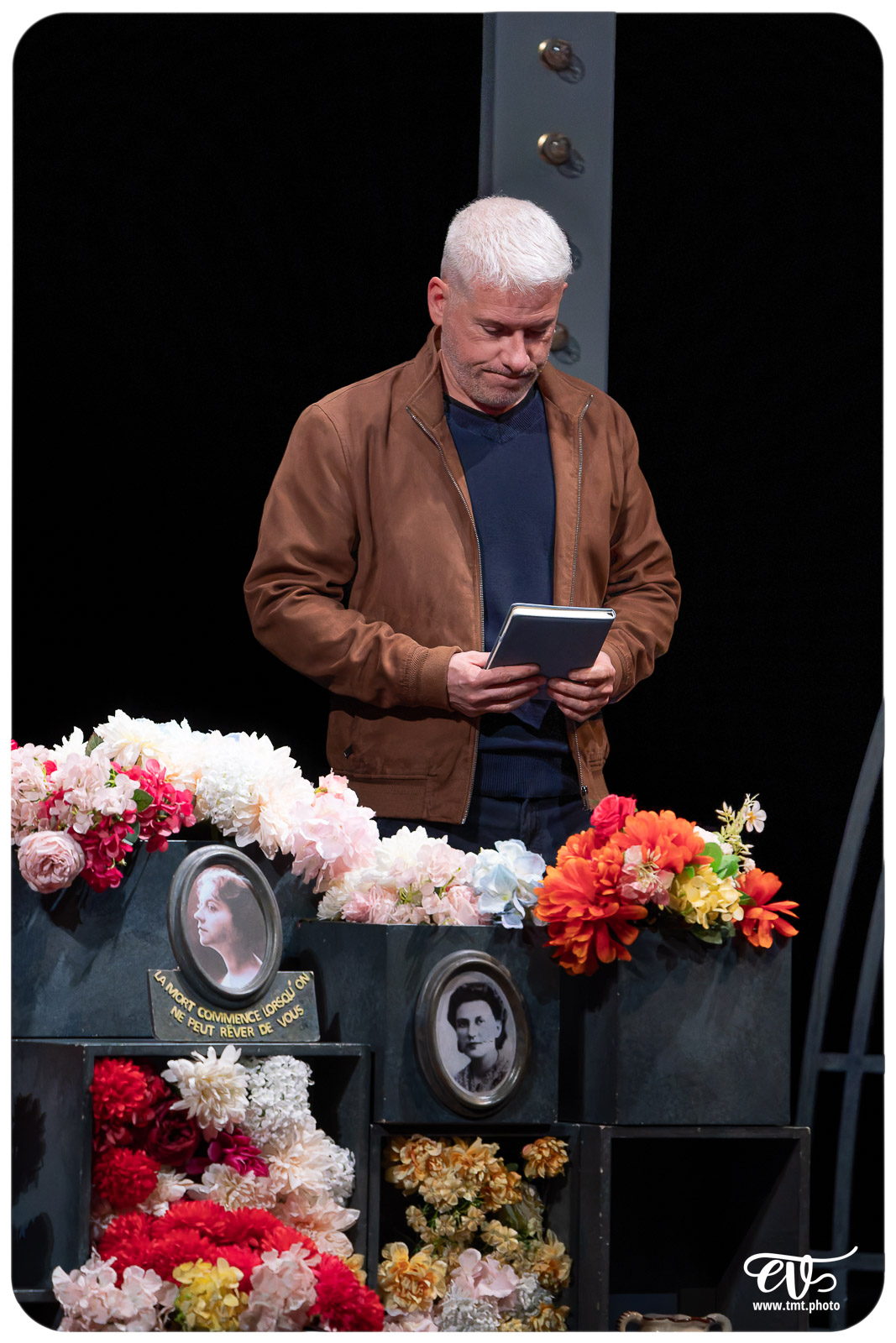 CHANGER L'EAU DES FLEURS (MATRIOSHKA PRODUCTIONS)